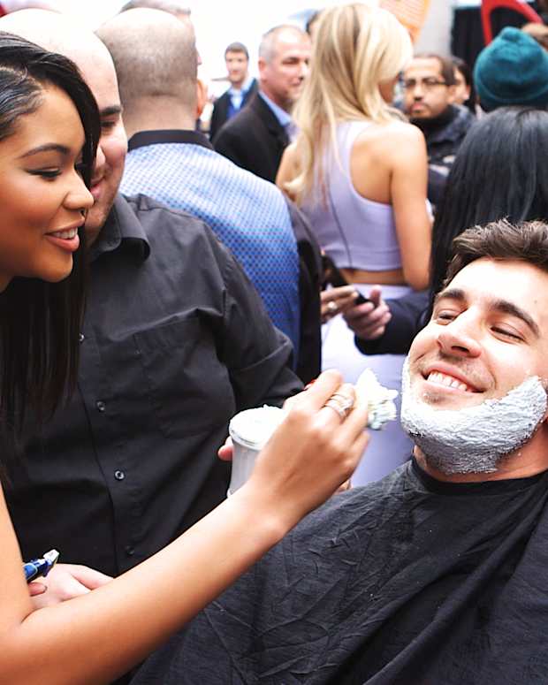 Chanel Iman, Sexy SI Swimsuit Model Gives Perfect Shave (image)